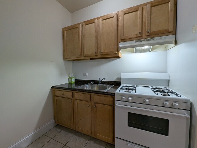 Building Photo - 2737 N Spaulding Ave
