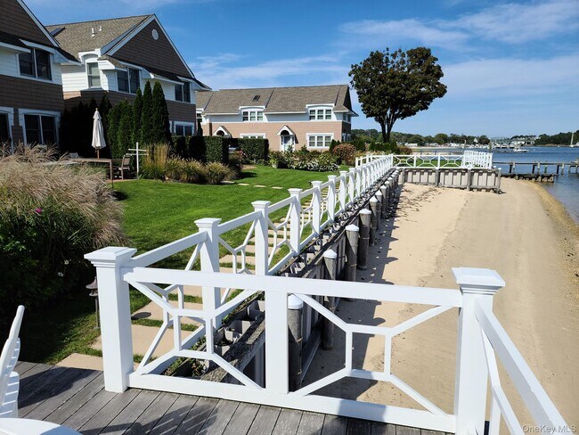 Building Photo - 62 Canoe Place Rd