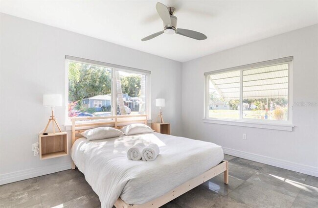 Building Photo - 1205 W Adalee St