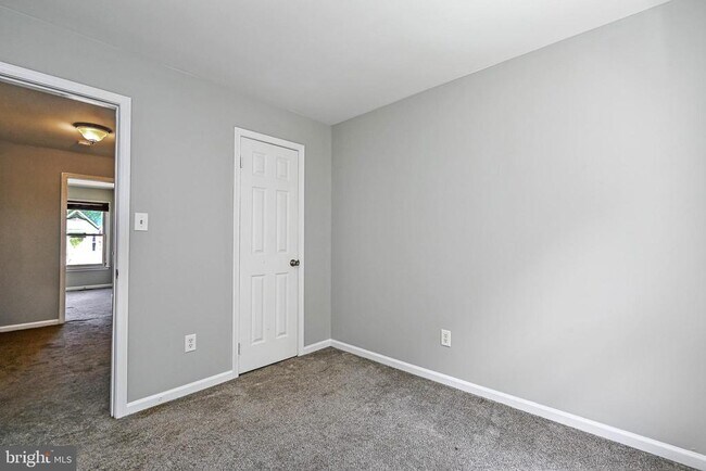Building Photo - 105 Sunny Hill Ct