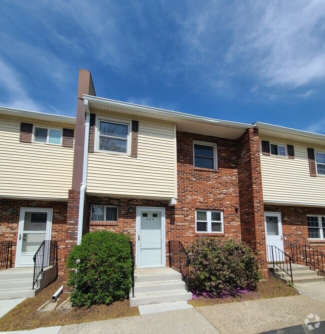 Building Photo - 404 Briarwood Ct