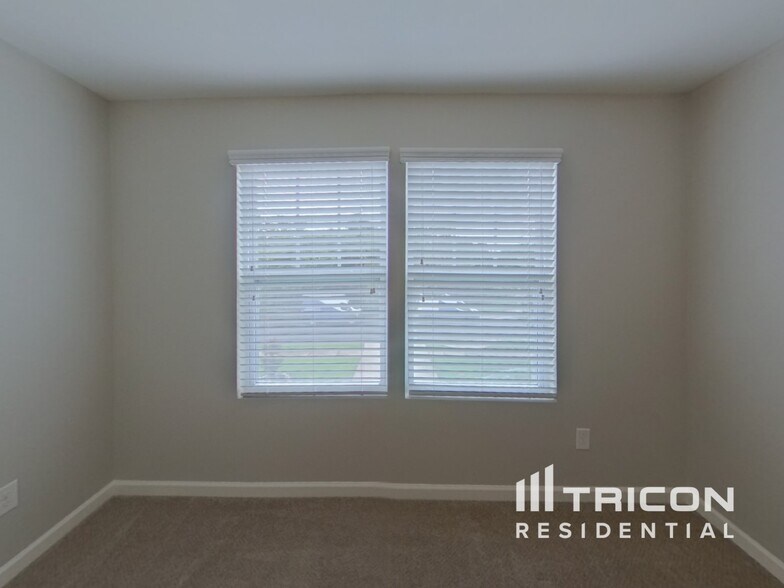 Building Photo - 845 Alta Wy