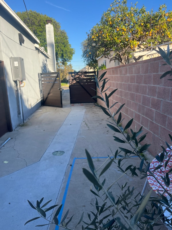 Building Photo - 3749 Hillcrest Dr