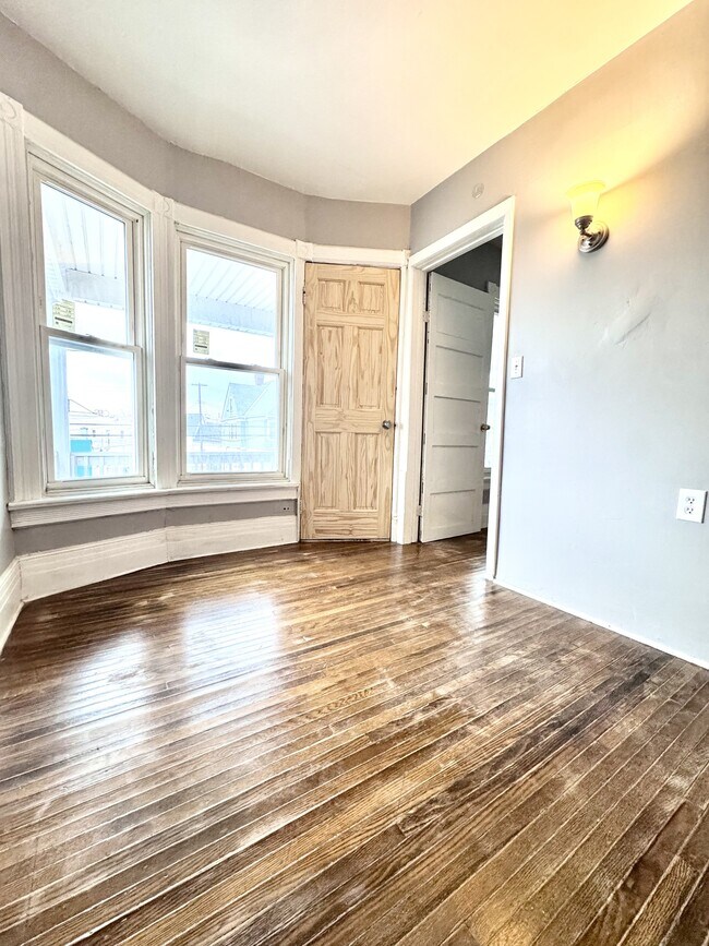 Building Photo - 339 Hampshire St