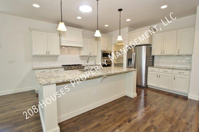 Building Photo - Immaculate Single-Level Home