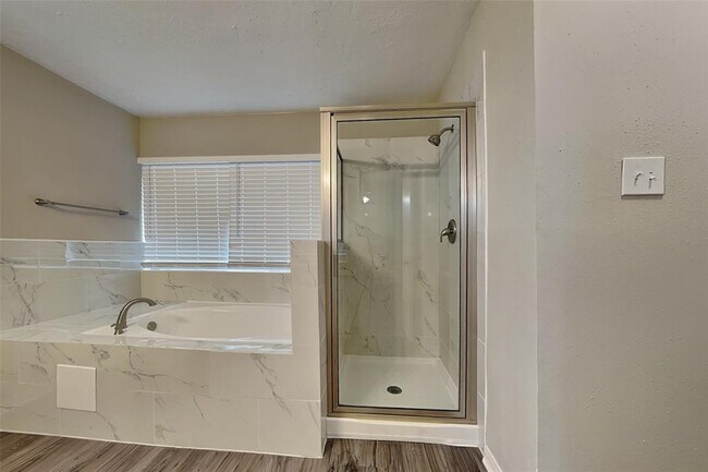 Building Photo - 8635 Spring Green Dr