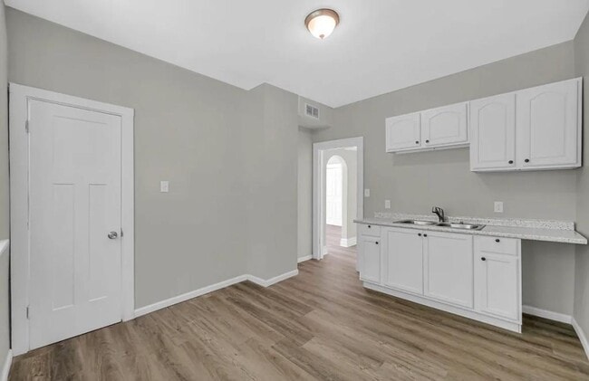 Building Photo - 1319 Marshall St