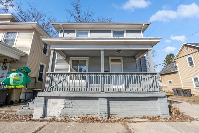 Building Photo - NEW LISTING! 4 BEDROOM HOME **2ND MONTH RE...