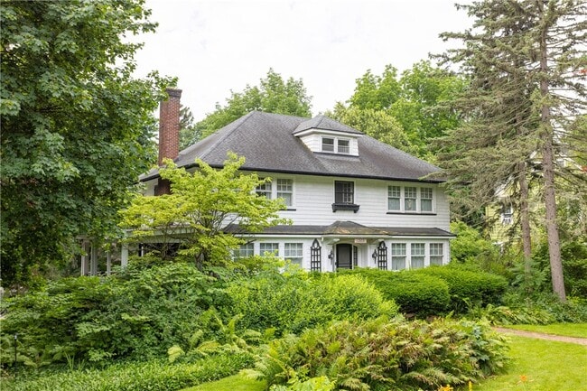 Primary Photo - 1363 Highland Ave