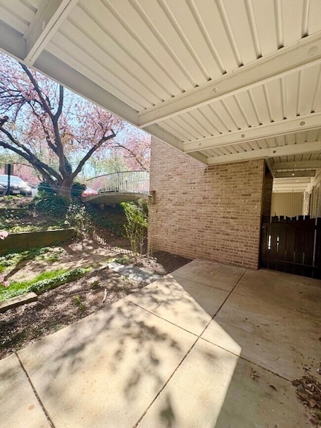 Building Photo - Remodeled 2 BR 1BA in Bethesda. Private front patio. Most utilities included.