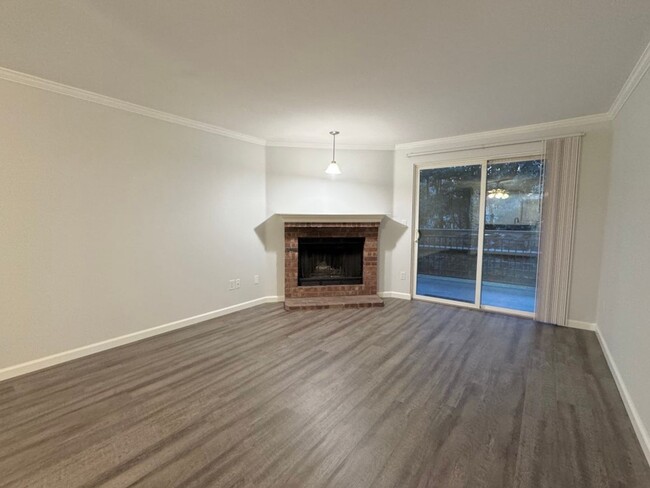 Building Photo - 2Bd/2Ba Kirkland Condo