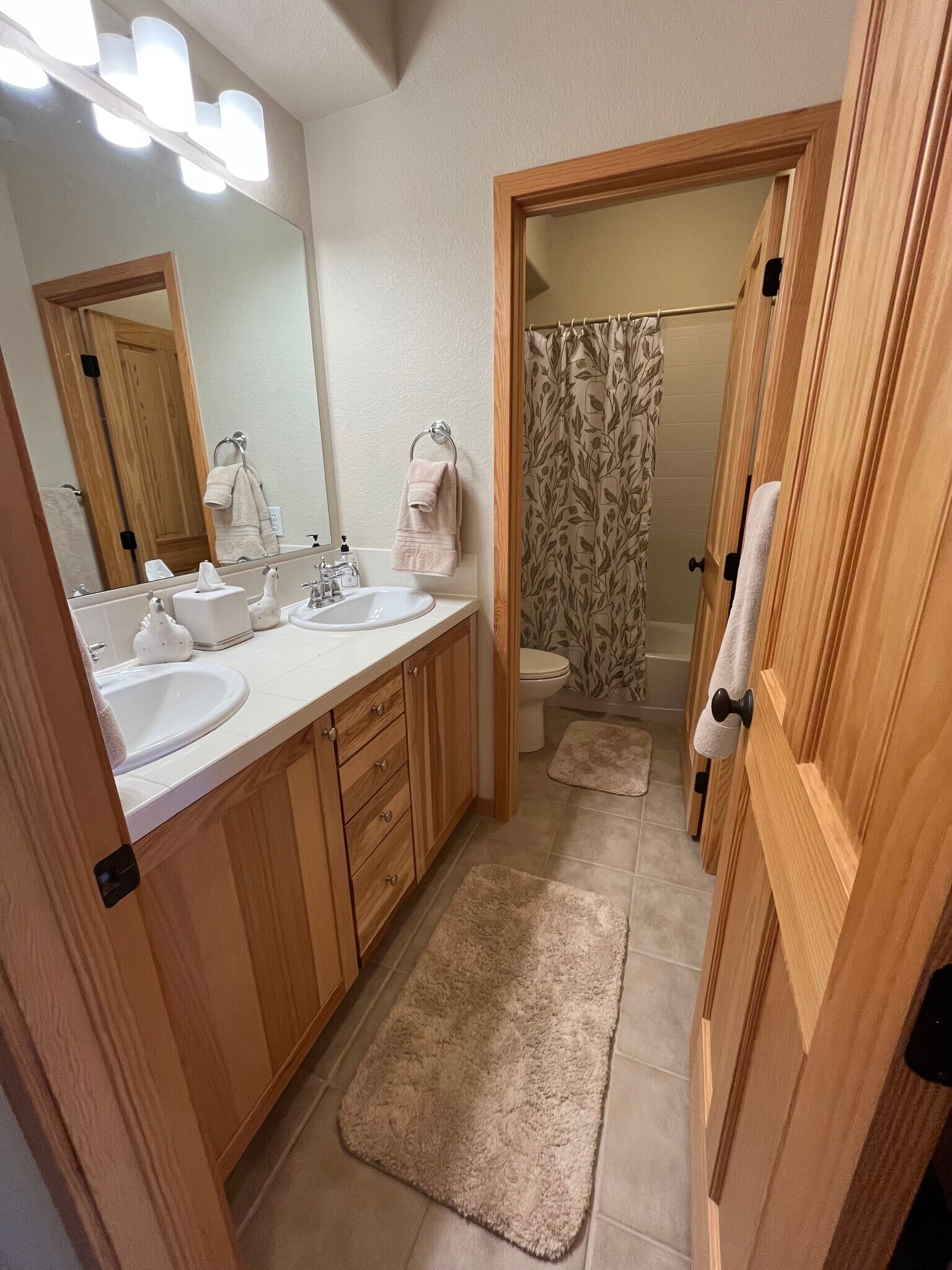 Downstairs full bath - 1110 Rendezvous Rd