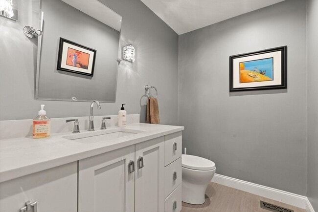 Building Photo - 25 Saddle Club Rd