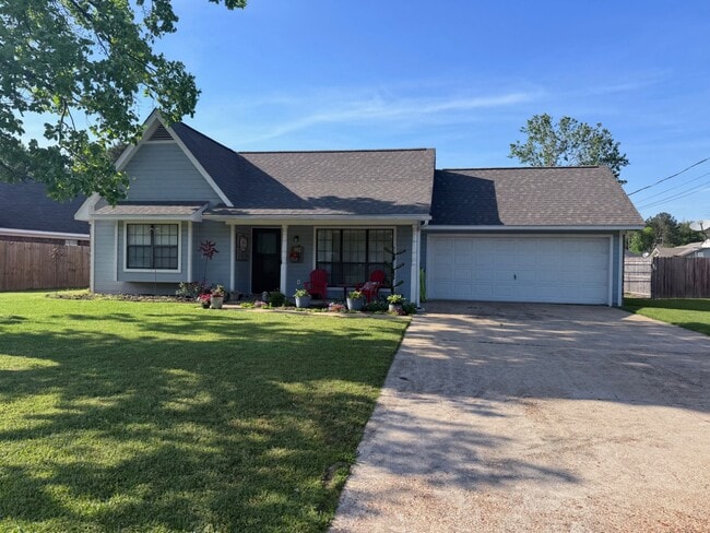 Building Photo - 142 Oakdale Dr