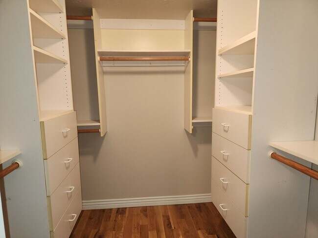 Building Photo - Spacious 5 Bd 2.5 Bath Home in Millcreek