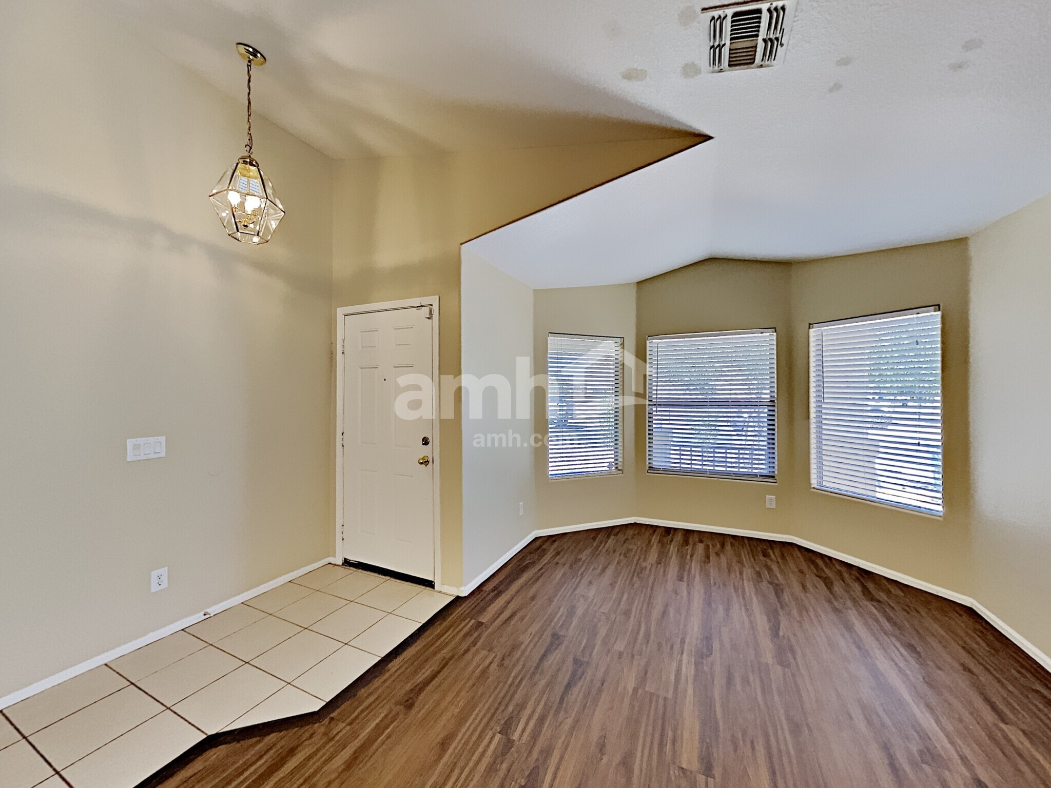 Building Photo - 7909 S 45th Ln