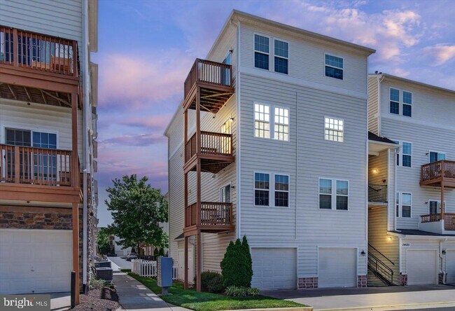 Building Photo - 24620 Byrne Meadow Square