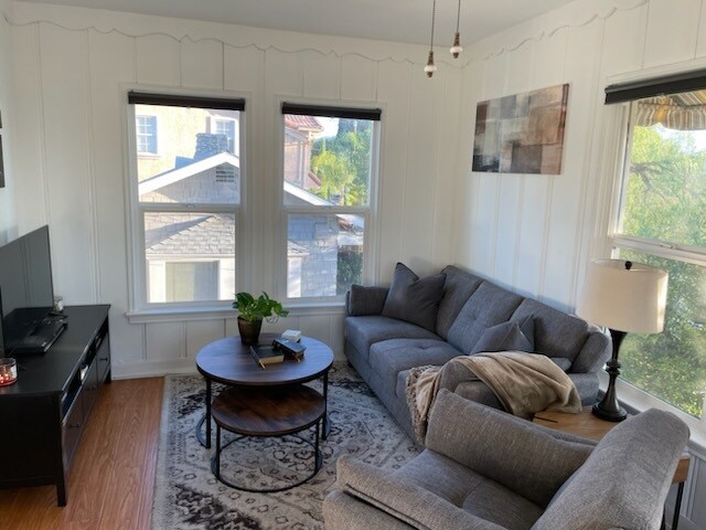 Living room - 10514 Commerce Ave