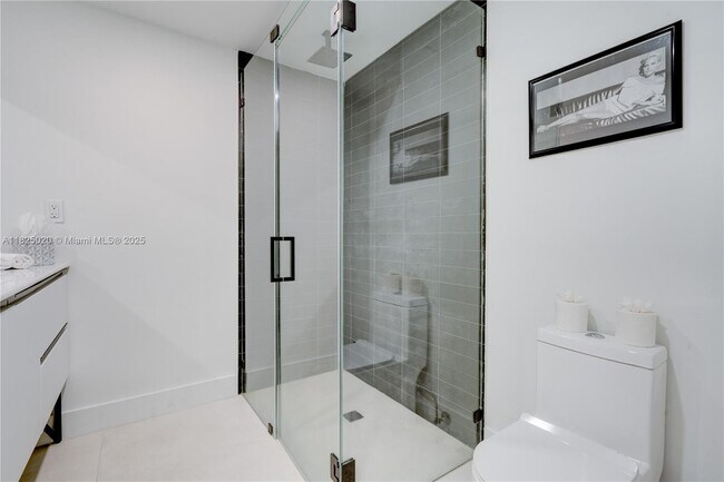 Building Photo - 347 NE 110th St