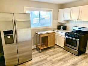 Building Photo - Spacious 4-Bedroom Home in Berkeley – Grea...