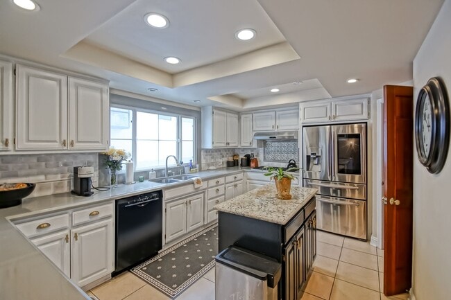 Building Photo - CHARMING & SPACIOUS, 5BR3.5BA HOME W/ PRIVATE YARD, BALCONY & SPRAWLING LIVING SPACE NEXT TO SAND...