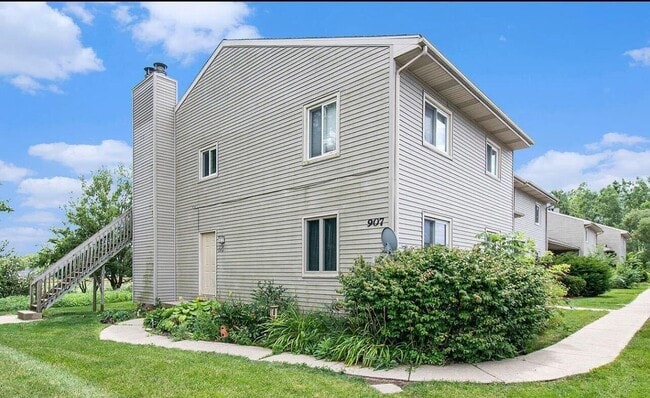 Building Photo - 907 Registry Dr