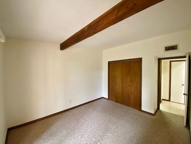 Building Photo - TOWNHOME - VILLAGE OF OAK CREEK