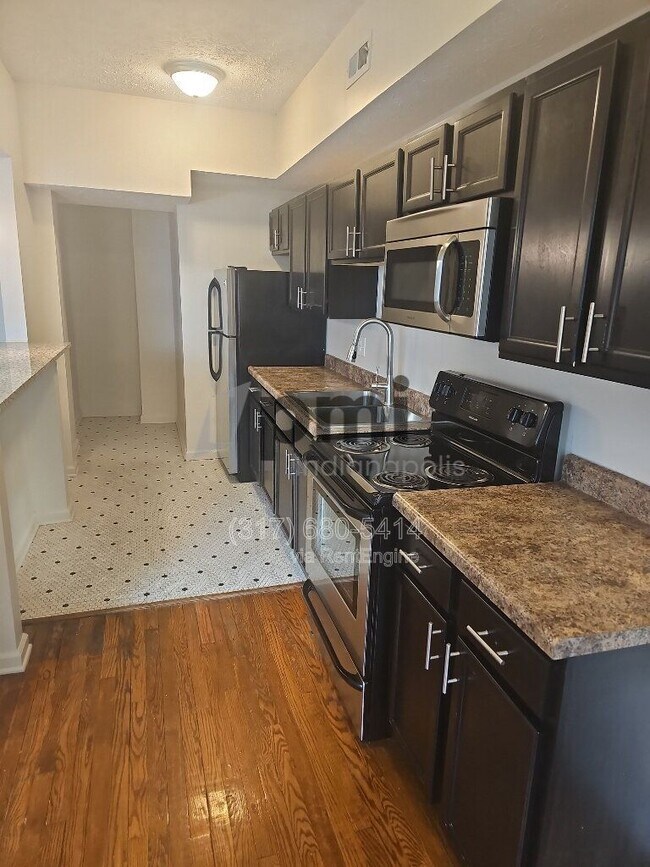 Building Photo - 1 W 28th St