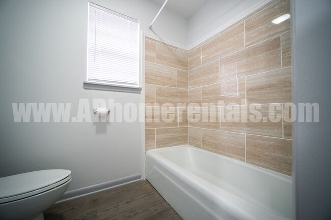Building Photo - 8209 Woodview Dr E