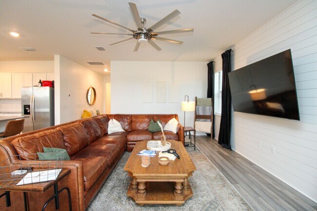 Building Photo - ** STUNNING 2012 NEW CONSTRUCTION 3/2 HOME...