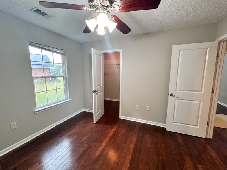 Building Photo - 228 Cobble Stone Ln