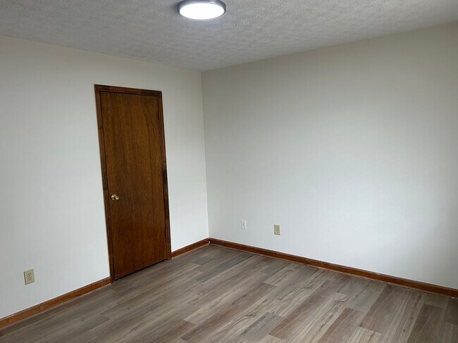 Building Photo - 109/111 Deer Creek Ct