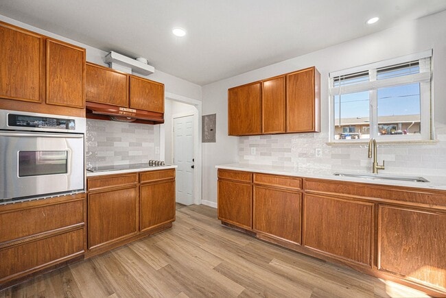 Building Photo - Spacious 6-Bed 3-Bath Home in Federal Heights/Denver