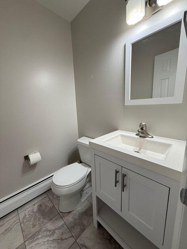 Building Photo - Gorgeous Remodeled 3-Bedroom Home in Lakewood!!