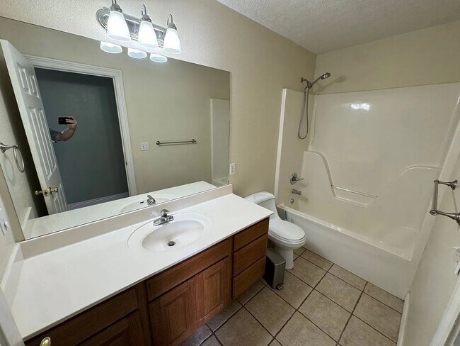 Building Photo - 312 Ridgedale Dr