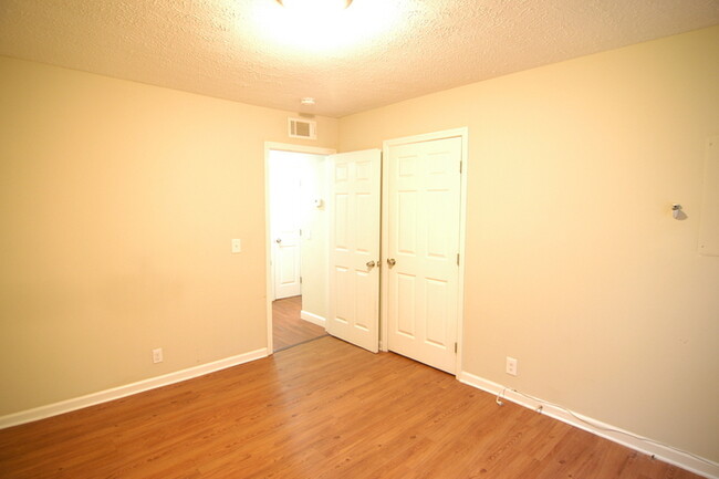 Building Photo - Renovated East Nashville Duplex!