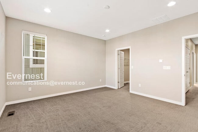 Building Photo - 8970 Southurst St