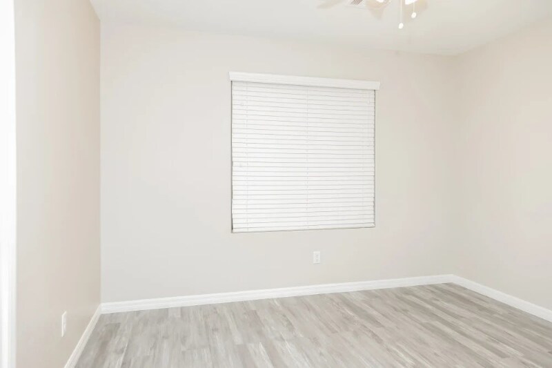 Building Photo - 5130 Clatsop St