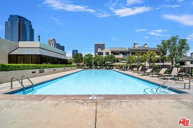 Building Photo - 2237 Century Hill