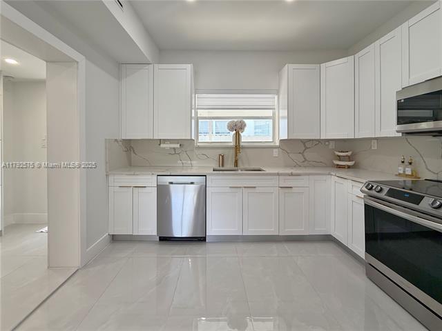 Building Photo - 927 SW 18th Ave