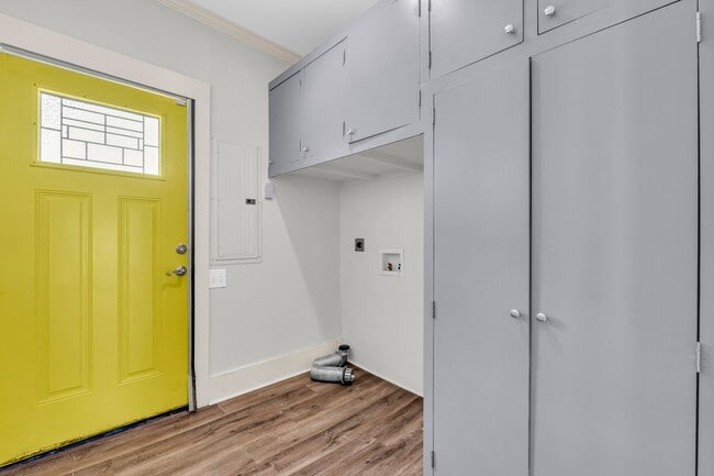 Building Photo - Renovated 3 Bedroom 3.5 Bath Home for Rent!