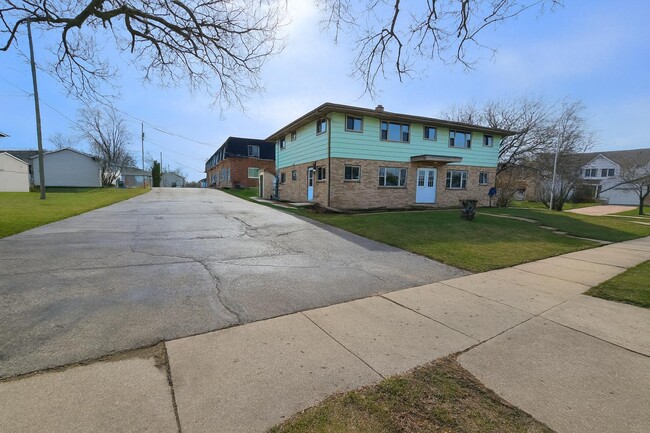 Primary Photo - 325 Sentinel Dr