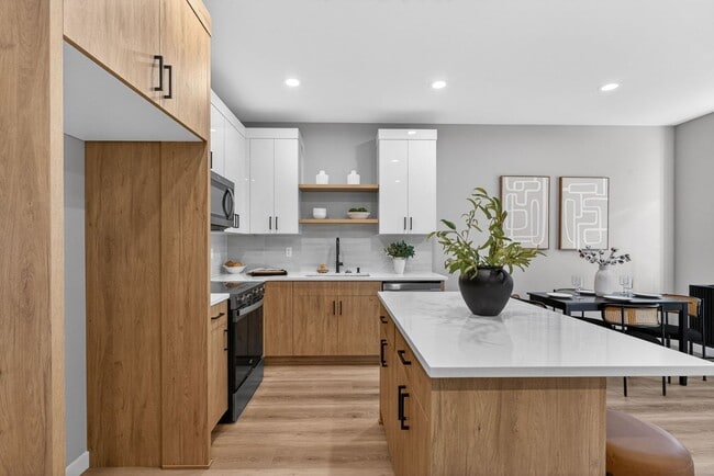 Building Photo - 15609 SE Meadowlark Ln