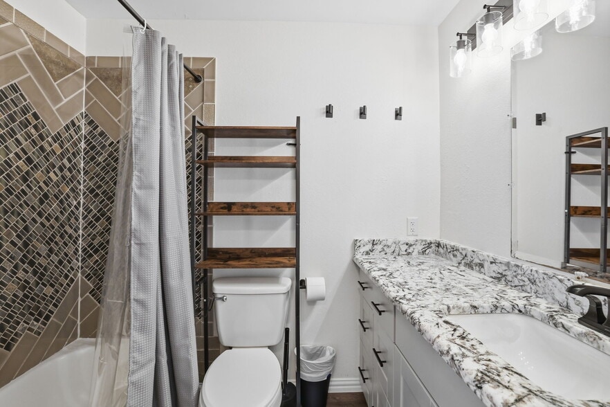 Building Photo - 1619 Collin Dr