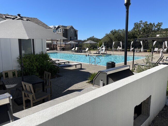 Building Photo - 426 Semillon Ln