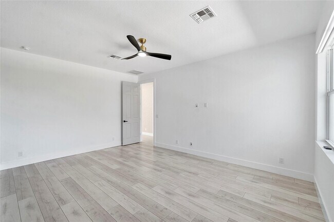 Building Photo - 12015 NW 83rd Pl