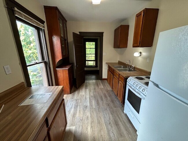 Building Photo - 1309 Middle Ave