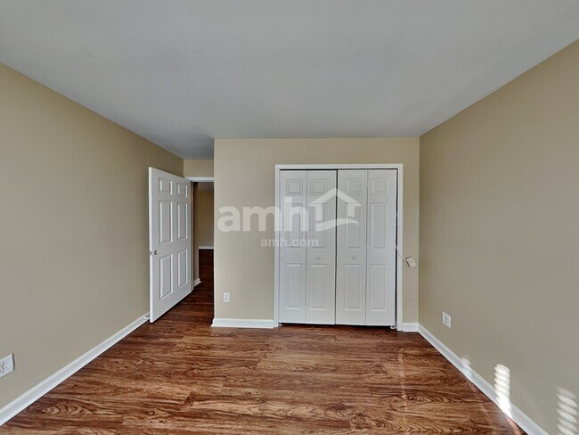 Building Photo - 9740 Lakemoore Cv