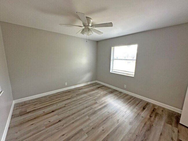 Building Photo - 10431 Pippin Ln