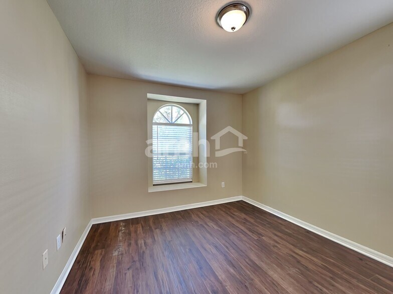 Building Photo - 1309 Lake Shore Ranch Dr